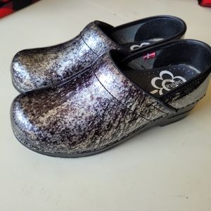 Womens professional clog , size 37